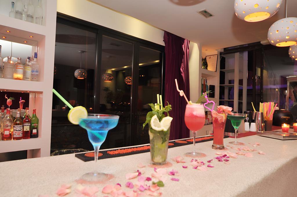 Cesar Resort & Spa Marrakesh Exterior photo Cocktails at a bar