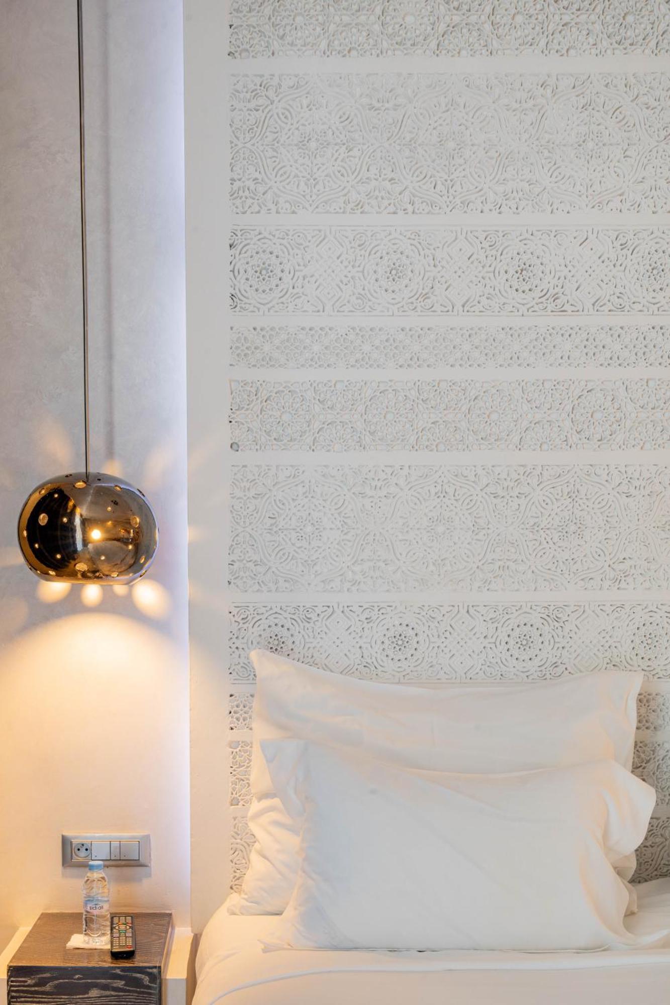 Cesar Resort & Spa Marrakesh Exterior photo A wall with a decorative finish