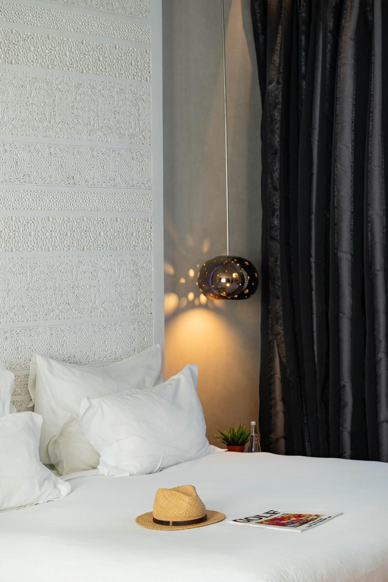 Cesar Resort & Spa Marrakesh Exterior photo A pendant light
